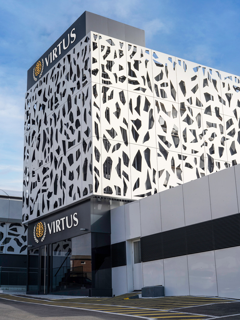 fachada del Virtus, British Sixth Form College en La Moraleja, Madrid